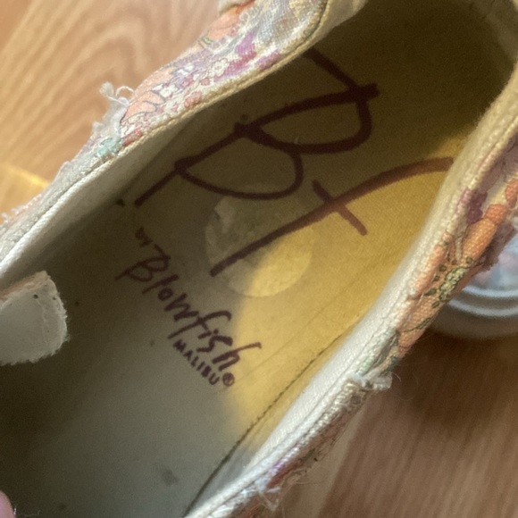 8.5 blow fish slip on shoes - Picture 2 of 2